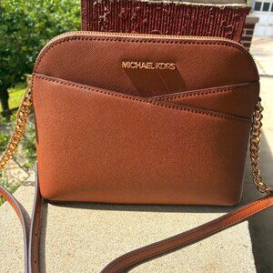Michael Kors Jet Set Travel Medium Domed Crossbody